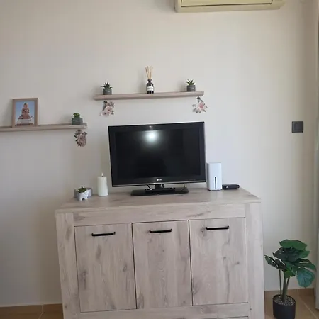 Summer Nest Ravda דירה נסבר